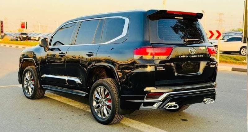 2018 Toyota Land Cruiser GXR thumbnail 4