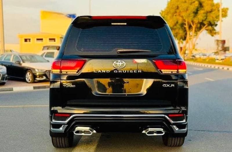 2018 Toyota Land Cruiser GXR thumbnail 8
