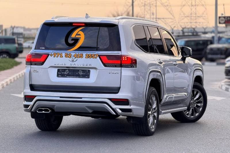 2024 Toyota Land Cruiser thumbnail 3