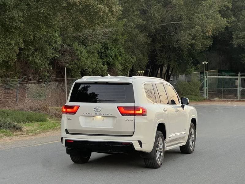 2023 Toyota Land Cruiser VXR thumbnail 3