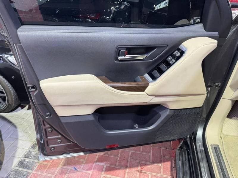 2024 Toyota Land Cruiser GXR thumbnail 7
