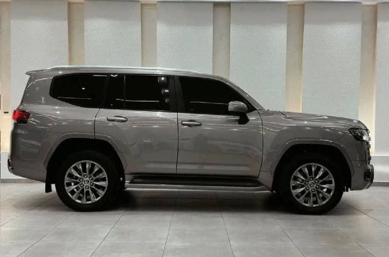 2022 Toyota Land Cruiser GXR thumbnail 4