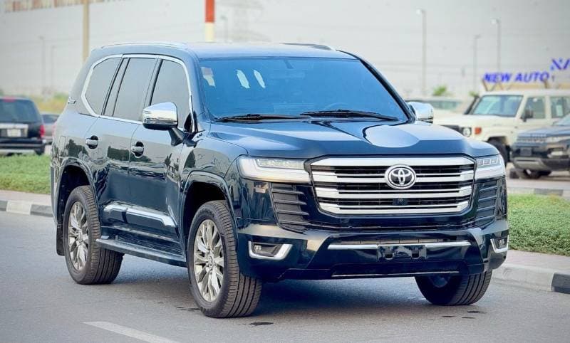 2017 Toyota Land Cruiser GXR thumbnail 3
