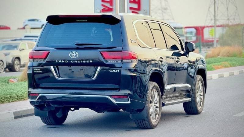 2017 Toyota Land Cruiser GXR thumbnail 4