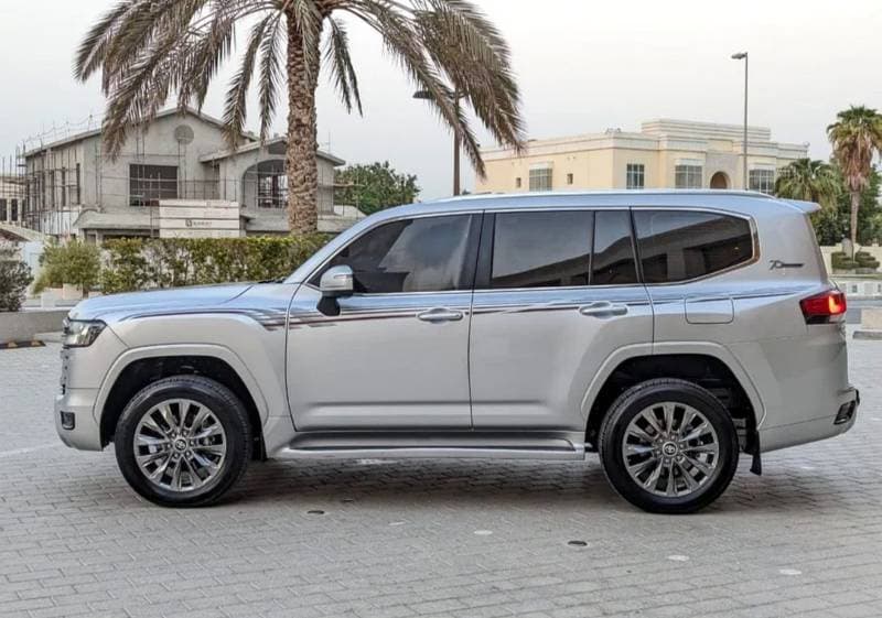2022 Toyota Land Cruiser GXR thumbnail 6