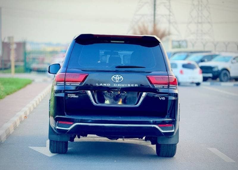2015 Toyota Land Cruiser thumbnail 6