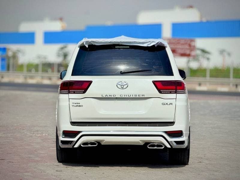 2016 Toyota Land Cruiser GXR thumbnail 7