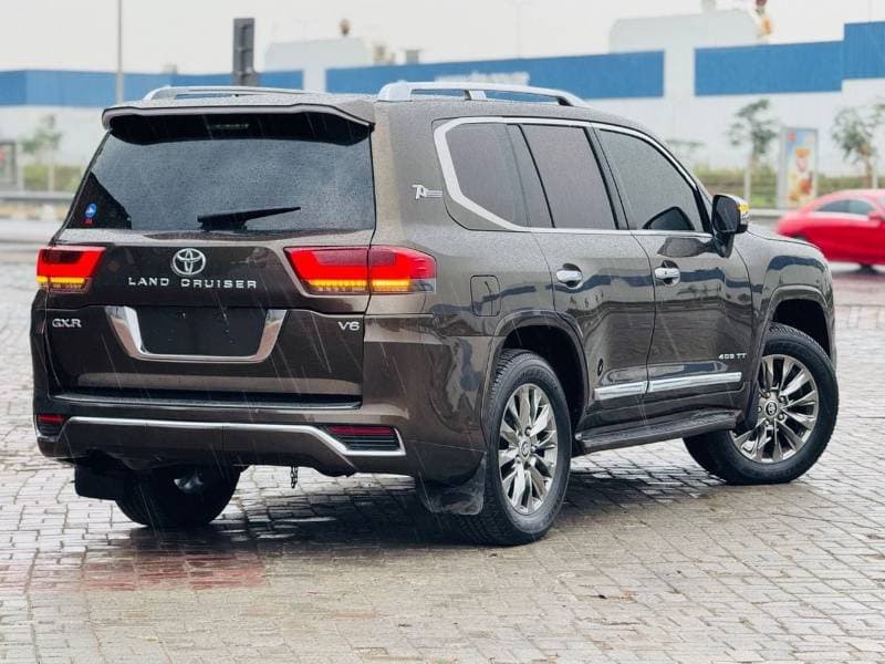 2019 Toyota Land Cruiser GXR thumbnail 3