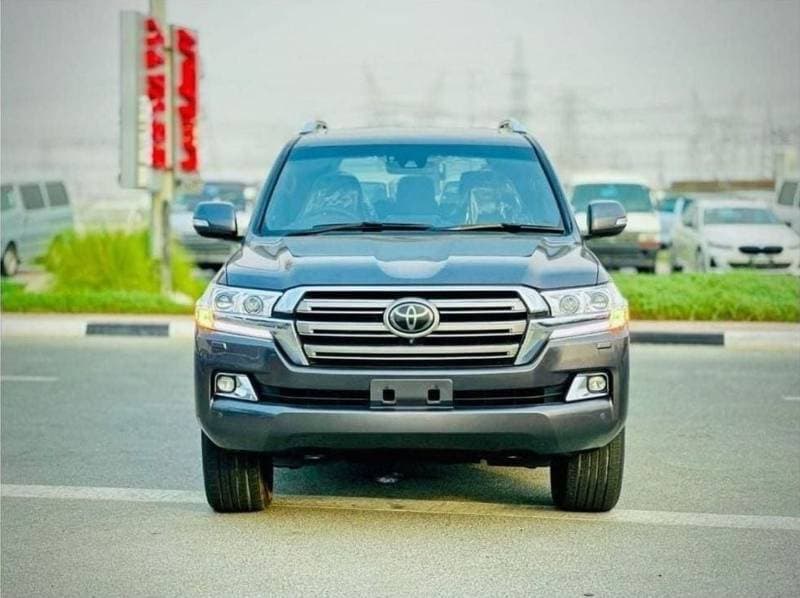 2018 Toyota Land Cruiser GXR thumbnail 5