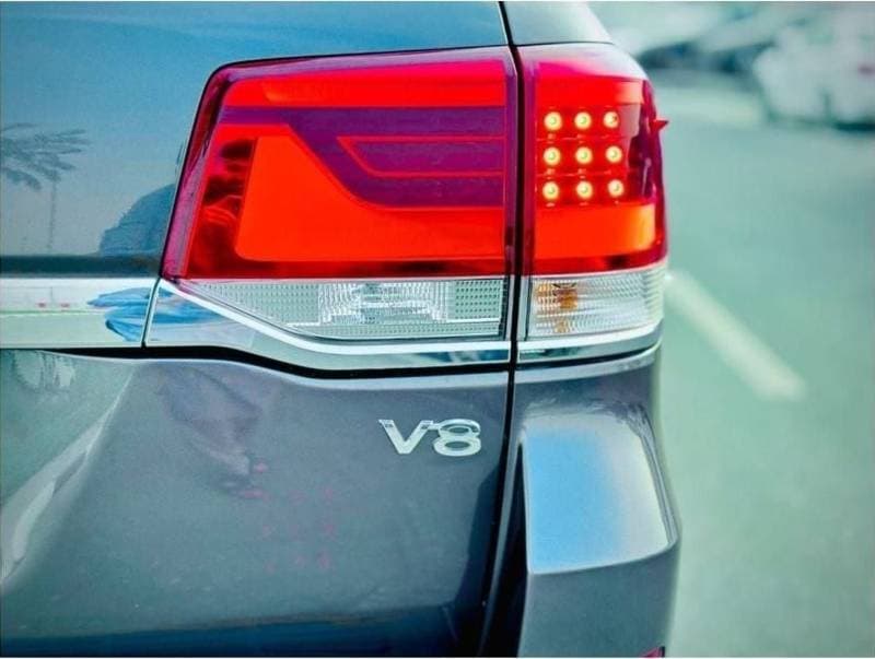 2018 Toyota Land Cruiser GXR thumbnail 8