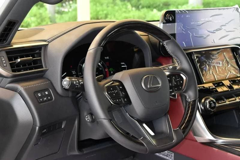 2023 Lexus LX600 SIGNATURE thumbnail 6