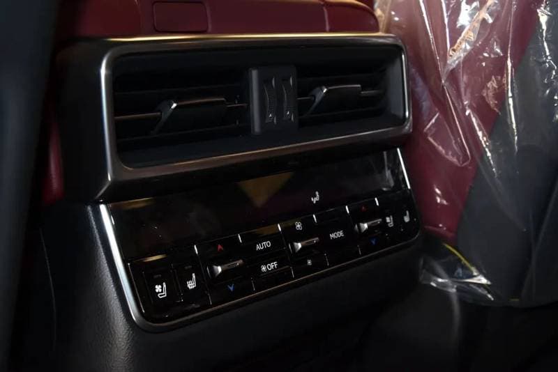 2023 Lexus LX600 SIGNATURE thumbnail 7