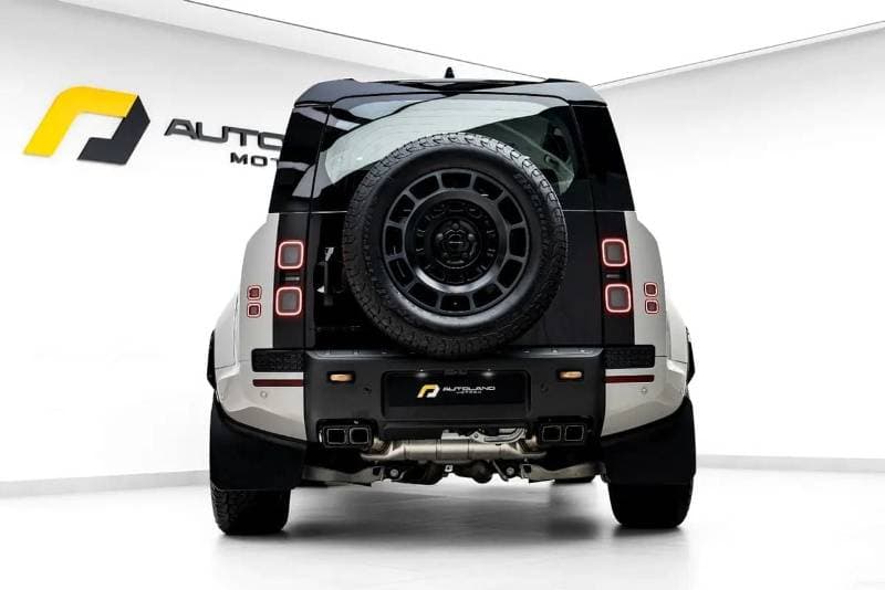 2026 Land Rover Defender thumbnail 4