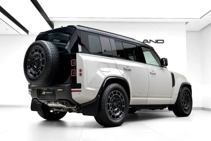 2026 Land Rover Defender thumbnail 2