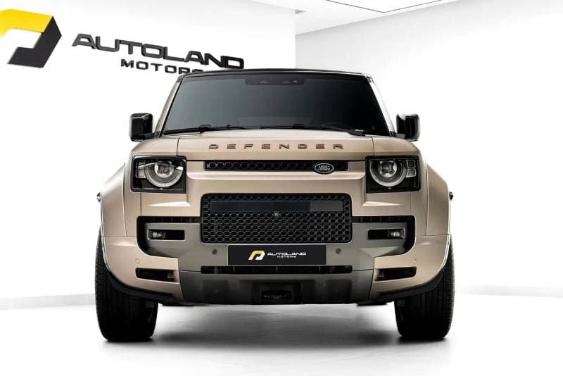 2025 Land Rover Defender thumbnail 4