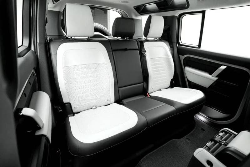 2026 Land Rover Defender thumbnail 7