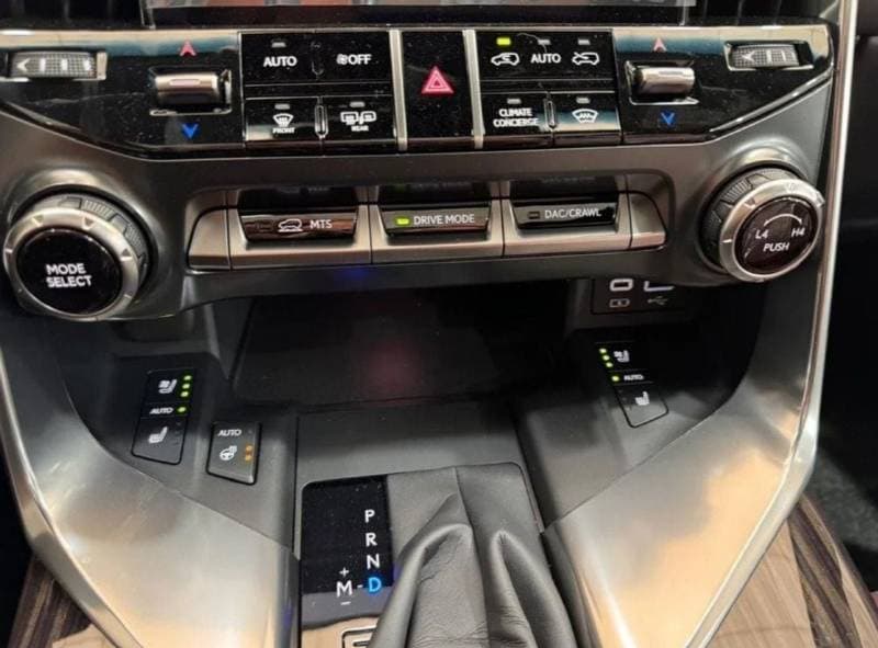 2026 Lexus LX600 SIGNATURE thumbnail 4