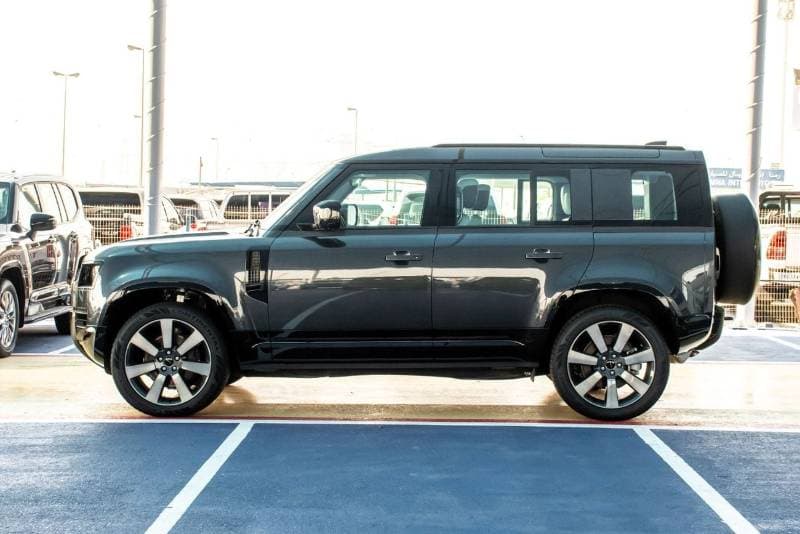 2026 Land Rover Defender thumbnail 5