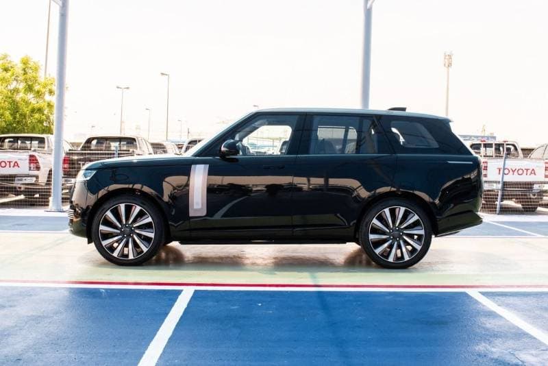 2026 Land Rover Range Rover SV LWB P615 thumbnail 4