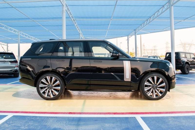 2026 Land Rover Range Rover SV LWB P615 thumbnail 5