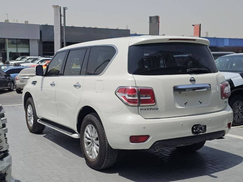 2017 Nissan Patrol SE T2 LEATHER thumbnail 4