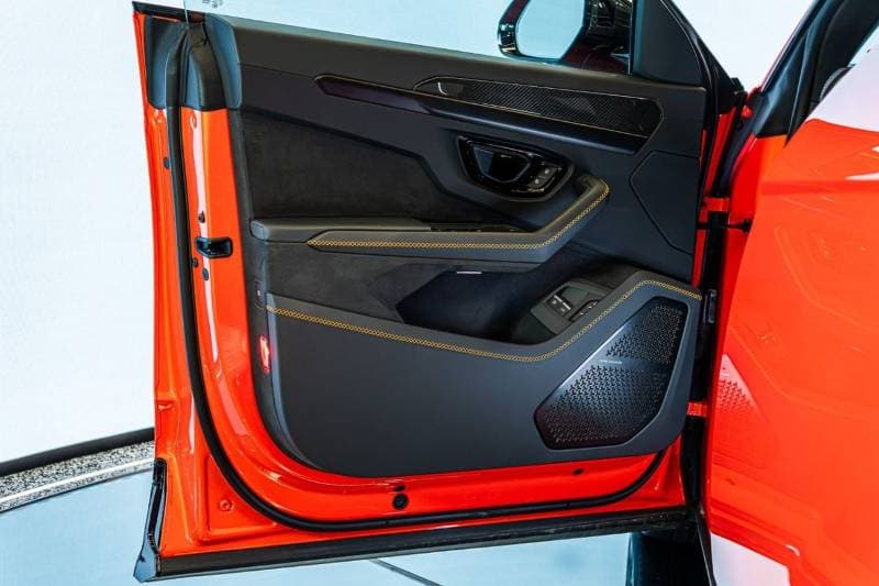 2026 Lamborghini Urus SE thumbnail 8