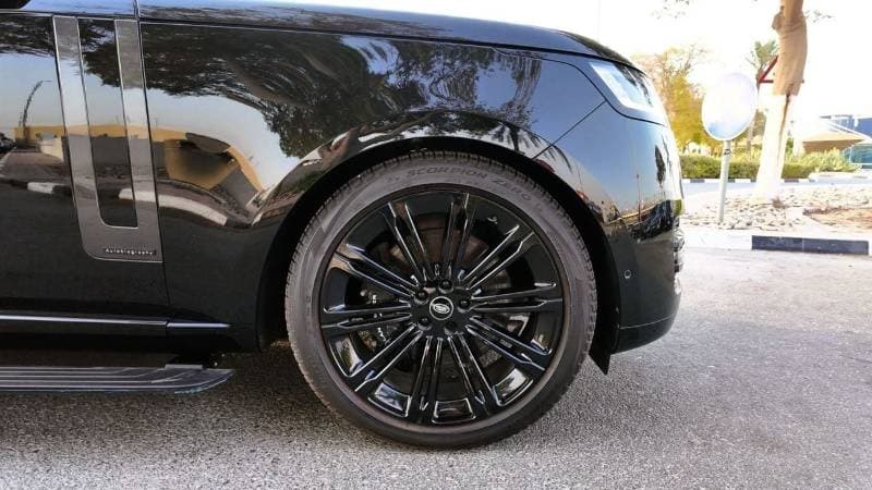 2023 Land Rover Range Rover AUTOBIOGRAPHY P530 thumbnail 3