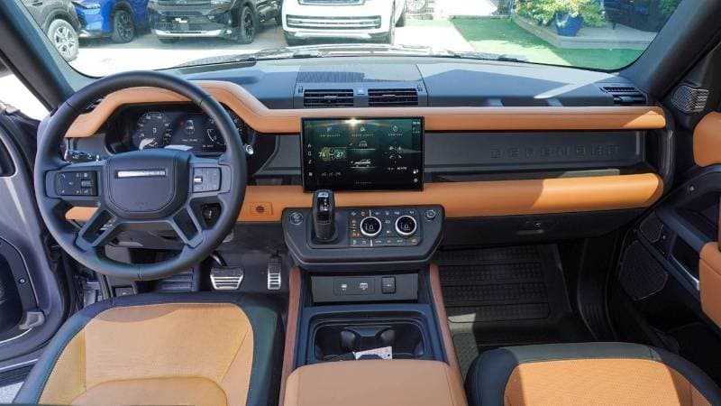 2024 Land Rover Defender thumbnail 8