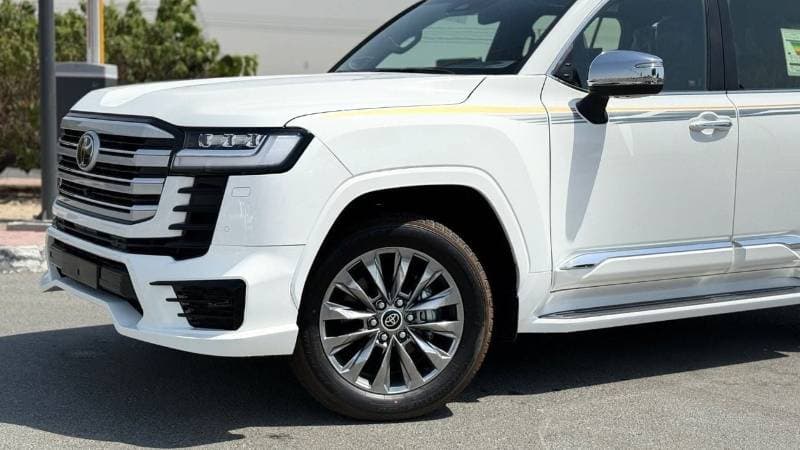 2026 Toyota Land Cruiser VXR thumbnail 2