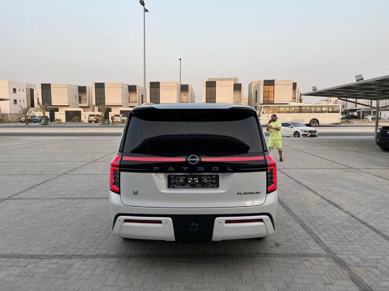 2025 Nissan Patrol LE PLATINUM CITY thumbnail 4
