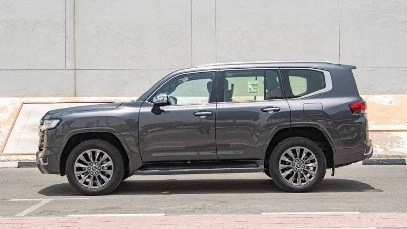 2025 Toyota Land Cruiser VXR thumbnail 4