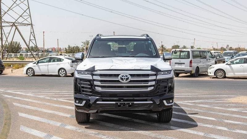 2025 Toyota Land Cruiser VXR thumbnail 2