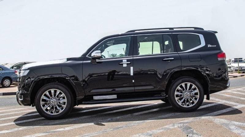 2025 Toyota Land Cruiser VXR thumbnail 3
