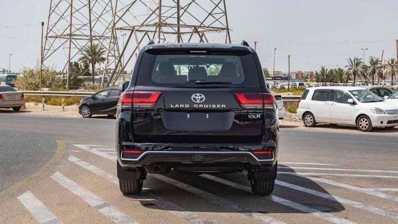 2025 Toyota Land Cruiser VXR thumbnail 4