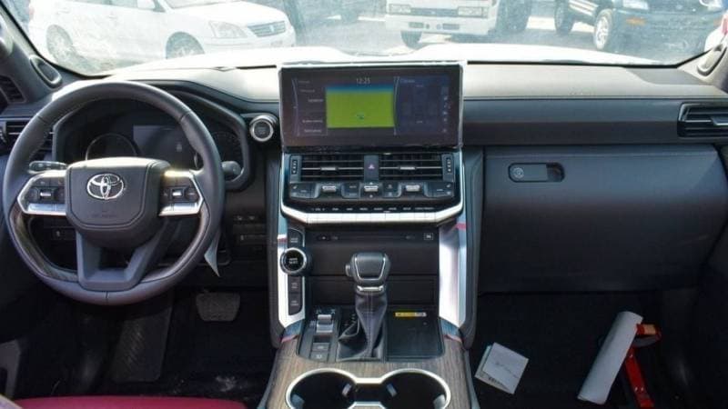 2024 Toyota Land Cruiser VXR thumbnail 6