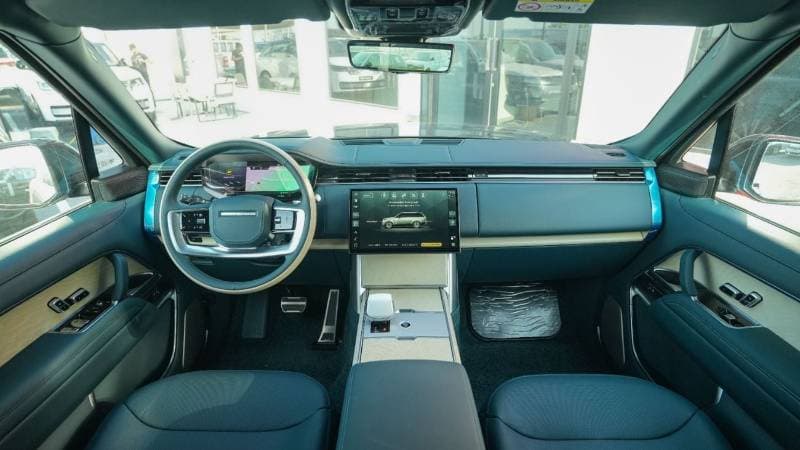 2026 Land Rover Range Rover SV LWB P615 thumbnail 8