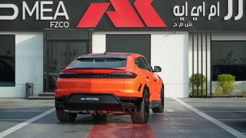 2026 Lamborghini Urus SE thumbnail 4