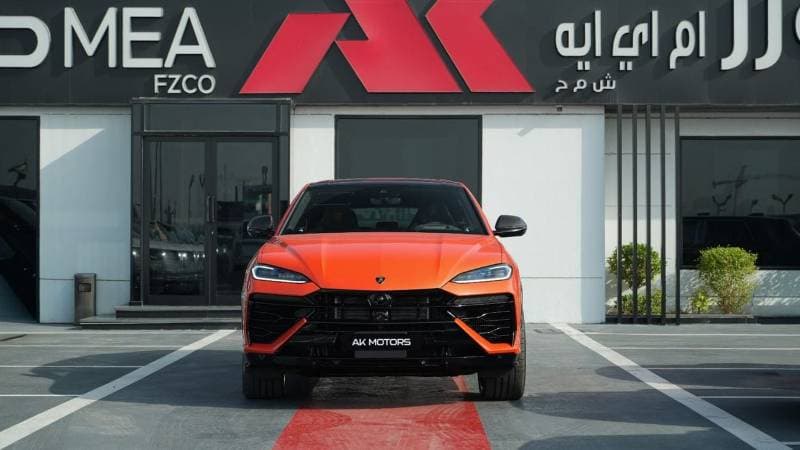 2026 Lamborghini Urus SE thumbnail 2