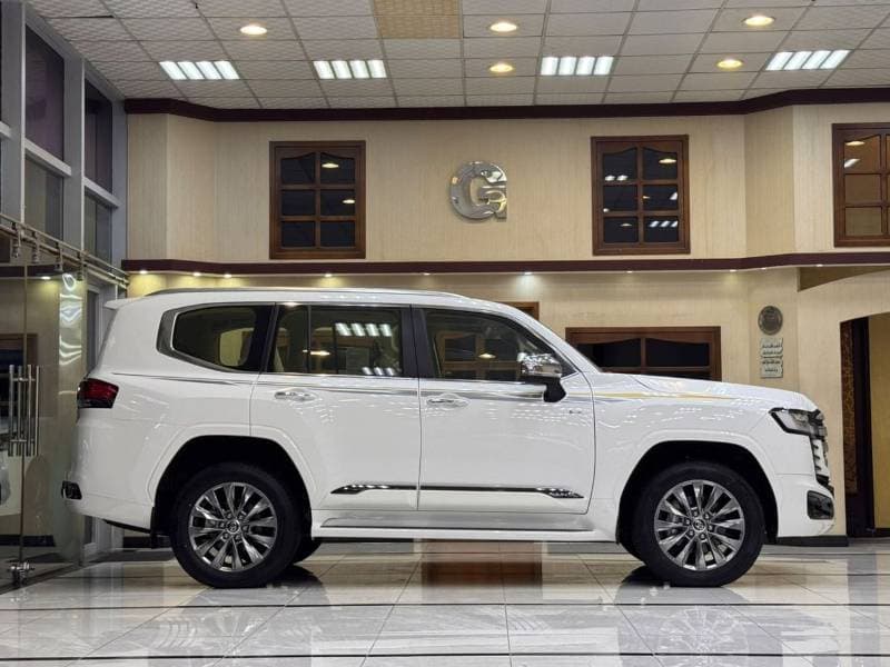 2026 Toyota Land Cruiser VXR thumbnail 4
