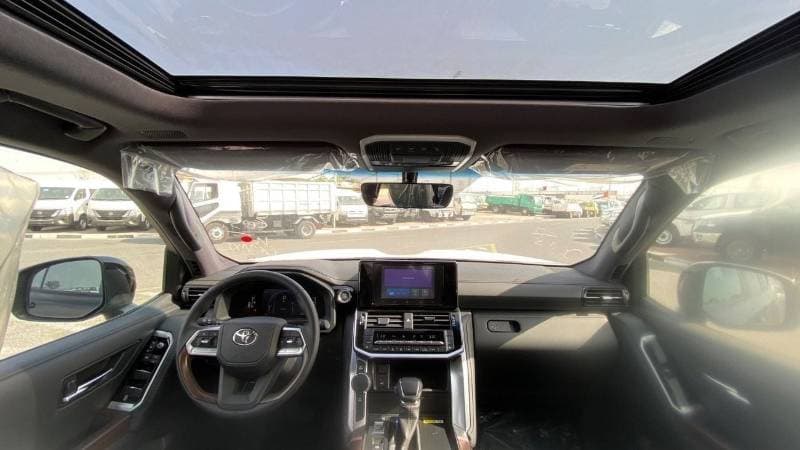 2025 Toyota Land Cruiser GXR thumbnail 6