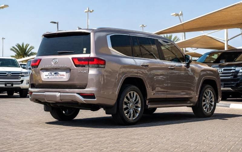 2022 Toyota Land Cruiser VXR thumbnail 5