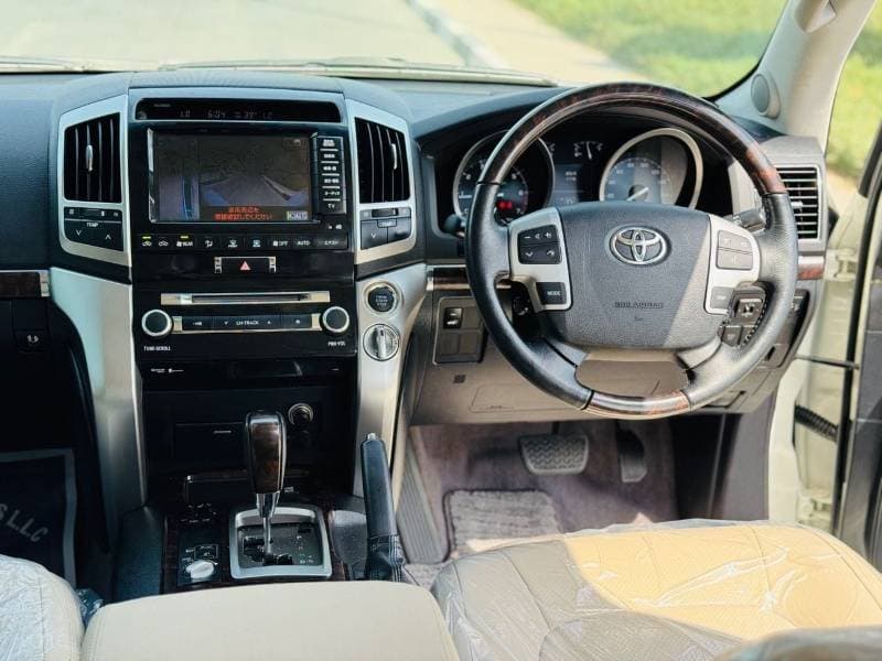 2013 Toyota Land Cruiser VXR thumbnail 8