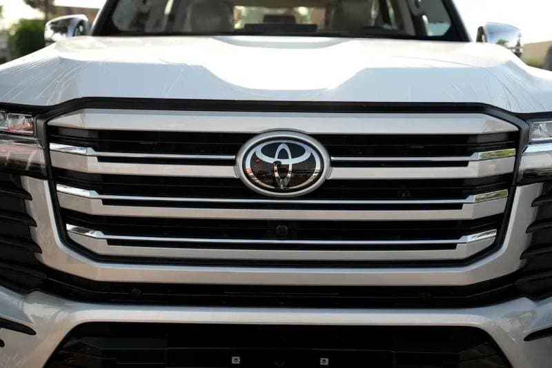 2026 Toyota Land Cruiser VXR thumbnail 3