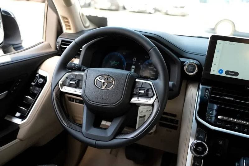 2026 Toyota Land Cruiser VXR thumbnail 6