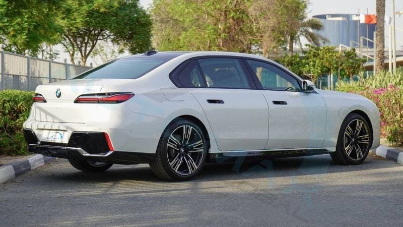 2026 BMW 735i M SPORT thumbnail 8
