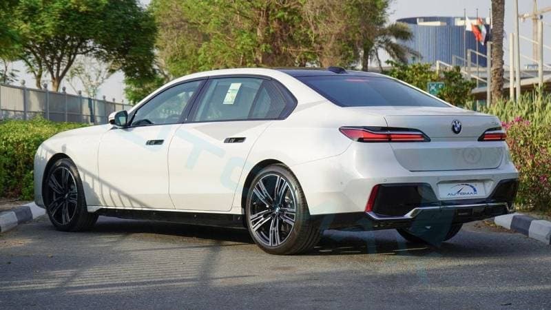 2026 BMW 735i M SPORT thumbnail 6