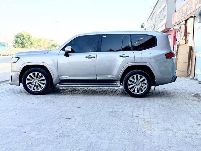 2022 Toyota Land Cruiser GXR thumbnail 6