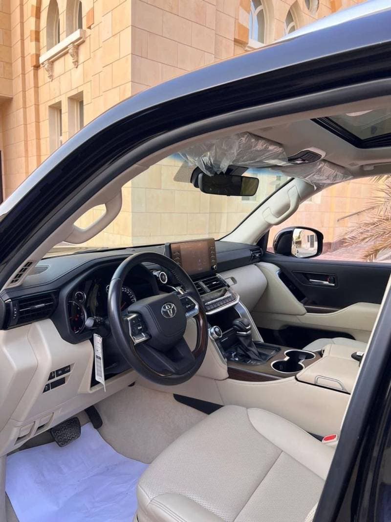 2022 Toyota Land Cruiser GXR thumbnail 7
