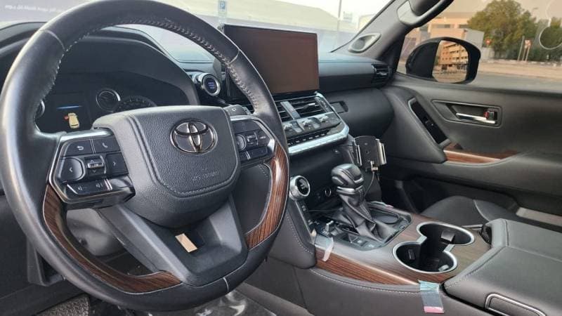 2022 Toyota Land Cruiser GXR thumbnail 6