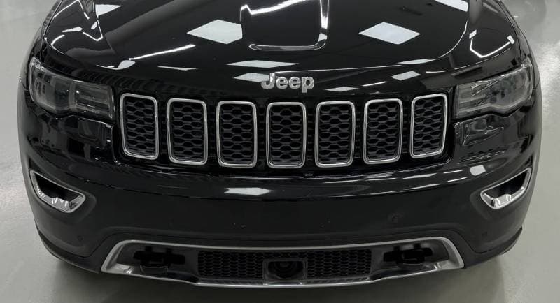 2017 Jeep Grand Cherokee LIMITED thumbnail 3